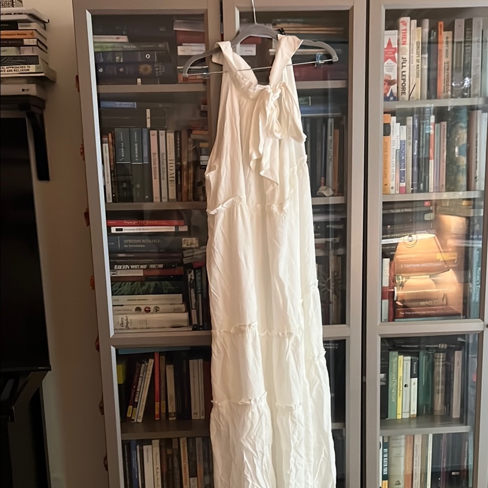 Elegant White Sleeveless Dress